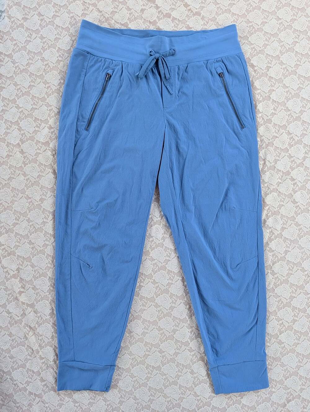 Athleta Trekkie North crop jogger pants 4P ripstop hiking gorpcore activewear